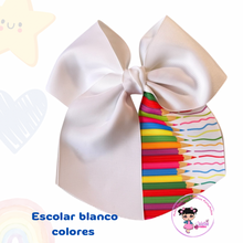 Cargar imagen en el visor de la galería, Coletero Blanco con un toque de estampado

